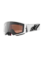 Alpinestars Supertech Corp Goggles Absolute Vision, gogle motocrossowe, biała oprawka ze srebrną lustrzaną soczewką, szeroki biały regulowany pasek z dużym czarnym logo gwiazdy Alpinestars, wysokiej klasy ochronne gogle do wyścigów off-road