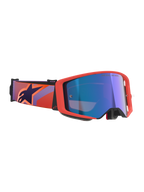 Alpinestars Supertech Vision Corp Goggles, gogle motocrossowe, oprawka w kolorze Hot Coral i niebieska lustrzana soczewka, fioletowo-koralowy wzorzysty pasek z ciemnoniebieskim logo gwiazdy, sprawdzona w mistrzostwach konstrukcja do wyścigów off-road