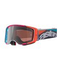 Gogle Alpinestars Supertech Stream, szara oprawka z żywymi czerwonymi i niebieskimi akcentami, srebrna lustrzana soczewka Multi Mirror Silver, gruba wyściółka z pianki, regulowany pasek z wyrazistym białym napisem „astars” i kolorowymi wzorami geometrycznymi, profesjonalna ochrona oczu do motocrossu.