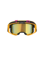 Gogle Alpinestars Vision 8 Corp, gogle motocrossowe, Orange Yellow Pink Mirror Gold, widok z przodu prezentujący złotą lustrzaną soczewkę z napisem „ONE GOAL. ONE VISION.”, jaskrawopomarańczowa ramka oraz czarny pasek z różowymi zaczepami i wzorem falistych linii.