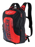 Plecak Alpinestars MM93 City Hunter V2, czarno-czerwony, sportowy plecak motocyklowy z ergonomicznymi wyściełanymi szelkami, wiele przegród z czerwonymi uchwytami zamków, wyrazisty czerwony panel przedni z logo MM93 i grafikami Marca Marqueza, wytrzymała tkanina poliestrowa, smukły, aerodynamiczny design