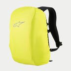 Plecak Alpinestars AMP3, fluorescencyjny żółty pokrowiec przeciwdeszczowy, srebrne logo Alpinestars, czarne regulowane paski na ramiona, wodoodporne akcesorium ochronne do sprzętu motocyklowego