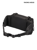 Alpinestars Tech Tool Pack, torba narzędziowa enduro i motocross, czarna, widok z tyłu pokazujący wyściółkę z siatki air-mesh zapewniającą wentylację, regulowany pas biodrowy z bezpieczną plastikową klamrą, wytrzymała konstrukcja tekstylna do użytku w terenie