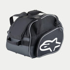 Alpinestars Flow V3 Helmet Bag, torba na kask pełnotwarzowy, czarno-biała, duże białe logo z boku, siatkowe panele wentylacyjne i wzmocnione uchwyty, wytrzymała poliestrowa konstrukcja na sprzęt wyścigowy