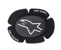 Alpinestars GP Sport Evo Knee Sliders, czarno-białe wyścigowe slidery kolanowe, białe logo gwiazdy na ciemnoszarym środku, wyprofilowana konstrukcja o pięciu płatkach z napisem "ONE GOAL ONE VISION", wytrzymała ochrona z TPU do jazdy torowej i sportowej