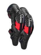 Ochraniacze kolan Alpinestars SX-1 Plasma, ochrona kolan motocross, czarno-czerwone, z półsztywnymi wentylowanymi ramami, czerwoną wyściółką wewnętrzną, białym logo Alpinestars na rzepce i konstrukcją z podwójnym zawiasem dla wydajności off-road