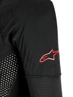 Rękaw poduszki powietrznej Tech-Air 10 V2 Race, czarny, z czerwonym logo Alpinestars i technicznymi panelami z siatki.