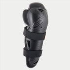 Alpinestars Youth Bionic Action Knee Protector, czarny ochraniacz kolana dla młodzieży, pojedynczy ochraniacz z podwójnymi elastycznymi paskami, ergonomiczna asymetryczna plastikowa skorupa z wytłoczonym logo, ochronny sprzęt motocrossowy i off-road