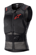 Alpinestars Nucleon Flex Pro Protection Vest, czarna motocyklowa kamizelka ochronna bez rękawów, perforowana konstrukcja mesh zapewniająca przepływ powietrza, czerwone logo Alpinestars na klatce piersiowej i czerwone napisy na ramionach, regulowany elastyczny pas w talii, zamek z przodu, certyfikowana ochrona pleców i klatki piersiowej CE Level 2