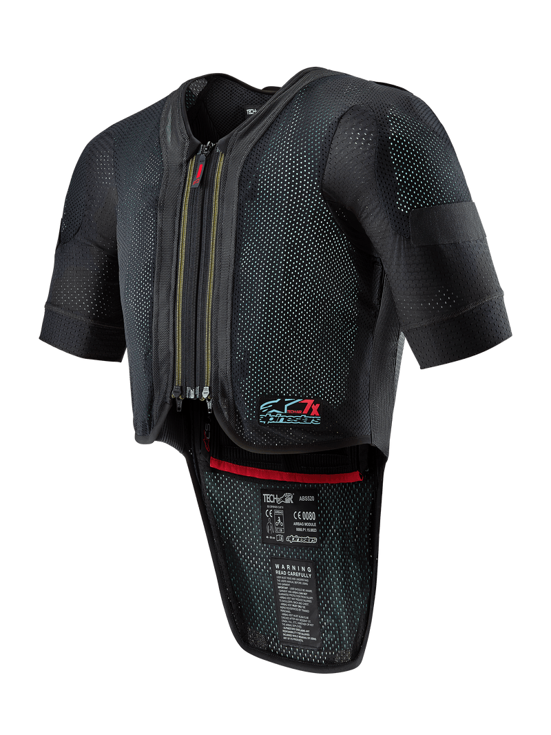 Alpinestars Tech-Air 7X System, motocyklowa kamizelka z poduszką powietrzną, czarna, zamek z przodu, wentylowana siateczka o strukturze kropkowanej, krótkie rękawy, przedłużony ochraniacz pleców, czerwone wykończenie wnętrza i logo Tech-Air 7X na klatce piersiowej, przeznaczona do wyścigów drogowych i na tor