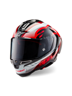 Kask Alpinestars Supertech R10 Team, kask motocyklowy integralny, błyszczące czarne włókno węglowe z czerwono-białymi grafikami, aerodynamiczna skorupa, z wyraźnym brandingiem Alpinestars i przyciemnianym wizjerem