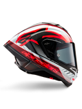 Kask Alpinestars Supertech R10 Team, wyścigowy kask motocyklowy, czarny karbon z czerwono-białą błyszczącą grafiką, aerodynamiczny widok z profilu z ciemnym wizjerem, detale z włókna węglowego i wyraziste czerwone logo, wysokiej klasy sprzęt wyścigowy