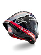 Kask Alpinestars Supertech R10 Team, profesjonalny kask motocyklowy wyścigowy, czarny karbon z fluorescencyjnymi czerwonymi i matowymi niebieskimi akcentami, aerodynamiczny widok z tyłu pokazujący zintegrowany spojler, wyraźne logo Alpinestars oraz widoczną teksturę skorupy z włókna węglowego.