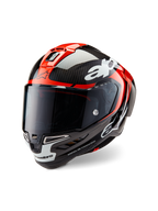 Kask Alpinestars Supertech R10 Element, wyścigowy kask motocyklowy, czarny karbon, jaskrawoczerwony i biały z połyskiem, widok pod kątem 3/4 z przodu z ciemnym przyciemnianym wizjerem, posiada skorupę z błyszczącego włókna węglowego, czerwone górne otwory wentylacyjne, białe akcenty na podbródku i wyraźne logo Alpinestars, zaprojektowany pod kątem aerodynamicznej wydajności wyścigowej.