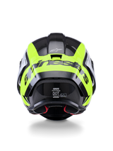 Kask Alpinestars Supertech R10 Arius, widok z tyłu, czarno-srebrny i żółty neonowy połysk, wysokowydajny kask wyścigowy ze skorupą z kompozytu węglowego, aerodynamiczny design i wyraziste logo marki z tyłu.