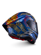 Alpinestars Supertech R10 Martinator Thai, wyścigowy kask motocyklowy, niebieski i złoty, skorupa z włókna węglowego, certyfikaty FIM, ECE i DOT, wzory mandali oraz aerodynamiczny tylny spoiler.