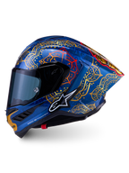 Kask Supertech R10 Martinator Thai, niebieska skorupa z włókna węglowego, złote i czerwone wzory mandali, styl wyścigowy.