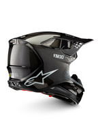 Alpinestars Supertech M10 Solid ECE 22.06, czarny błyszczący kask motocrossowy z włókna węglowego, widok z boku z otworami wentylacyjnymi i daszkiem, certyfikowany ECE 22.06