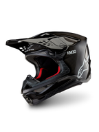 Alpinestars Supertech M10 Solid ECE 22.06, czarny błyszczący kask motocrossowy z karbonową skorupą, daszkiem i czerwonym wnętrzem, widok z trzech czwartych