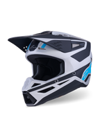 Kask Alpinestars S-M3 Heat, kask motocrossowy, srebrny, niebieski i czarny matowy, wyposażony w aerodynamiczny daszek, liczne otwory wentylacyjne i wyraziste akcenty graficzne, ochronny sprzęt motocyklowy off-road