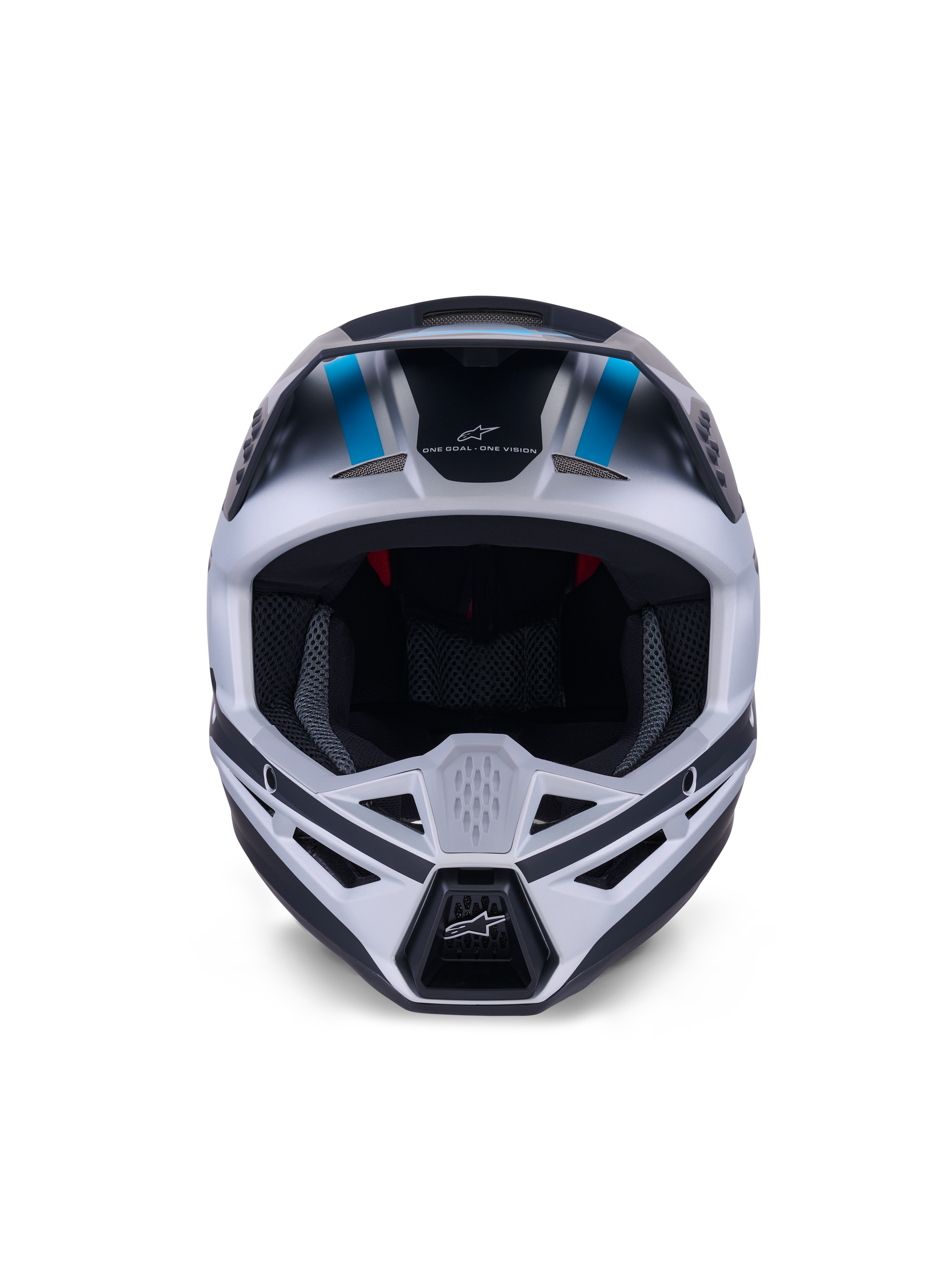 Kask Alpinestars S-M3 Heat, kask motocrossowy, srebrno-niebieski i czarny matowy, widok z przodu eksponujący system wentylacji, duży otwór na gogle oraz wewnętrzną wyściółkę z siatki, z hasłem marki „ONE GOAL ONE VISION” na czole
