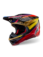 Kask Alpinestars Supertech M10 Era, kask motocrossowy, Gold Yellow Rio Red Glossy, smukła aerodynamiczna skorupa z włókna węglowego z intensywnymi czerwonymi i złotymi grafikami, liczne wloty i wyloty powietrza, białe logo Alpinestars, wykończenie na połysk