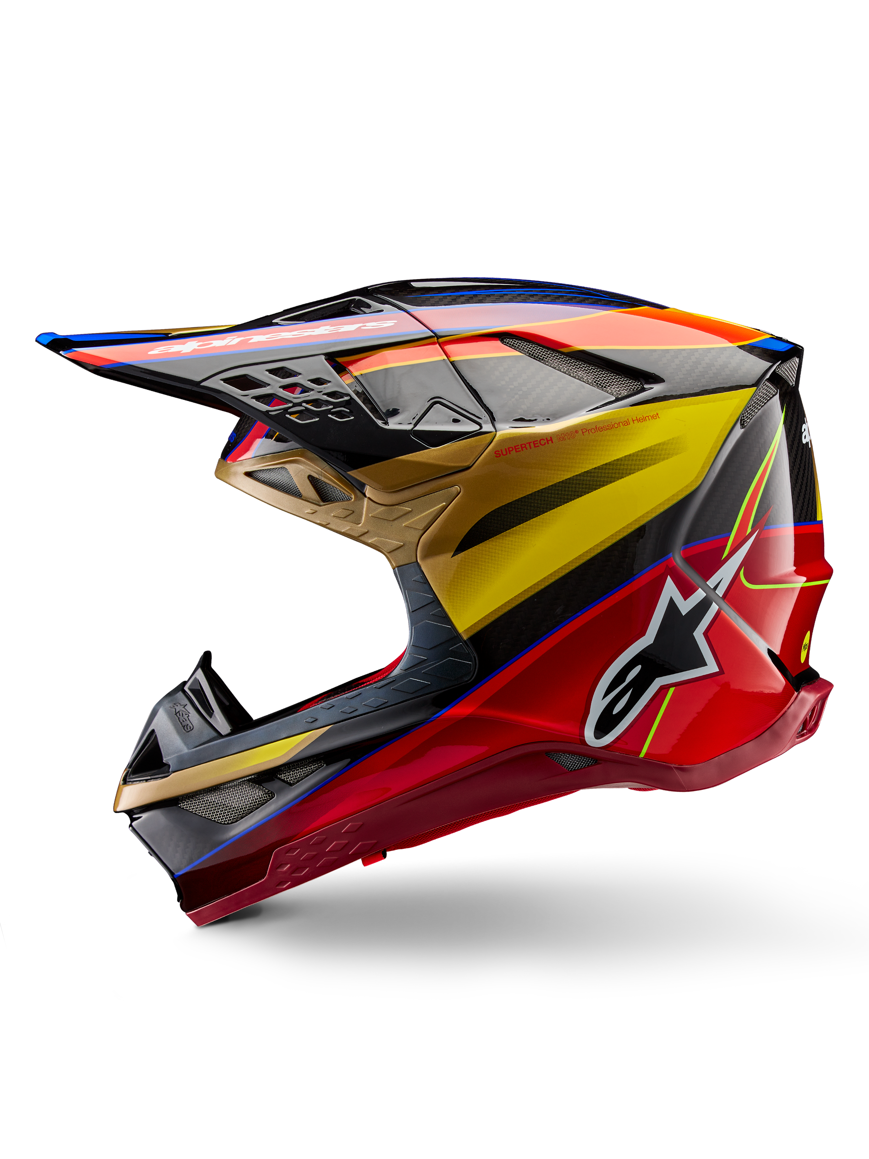 Kask Alpinestars Supertech M10 Era, kask motocrossowy, złoto-żółty i czerwony Rio Red z połyskiem, profil boczny z widoczną teksturą włókna węglowego i wyrazistą grafiką, logo gwiazdy Alpinestars, aerodynamiczny kształt z licznymi otworami wentylacyjnymi, profesjonalna ochrona do jazdy w terenie