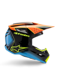 Alpinestars S-M3 Youth Fray Helmet, kask motocrossowy młodzieżowy, czarny z pomarańczowymi, niebieskimi i żółtymi neonowymi akcentami, widok z profilu bocznego ukazujący aerodynamiczny design, otwory wentylacyjne i ostry daszek, błyszczące wykończenie z wyrazistym żółtym logo.