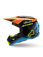 Kask Alpinestars S-M3 Youth Fray, kask motocrossowy, czarny z pomarańczowymi, żółtymi i niebieskimi akcentami, widok z boku, wyraźny branding Alpinestars, agresywna stylistyka z dużym daszkiem i otworami wentylacyjnymi, lśniący sprzęt ochronny dla młodych motocyklistów off-road