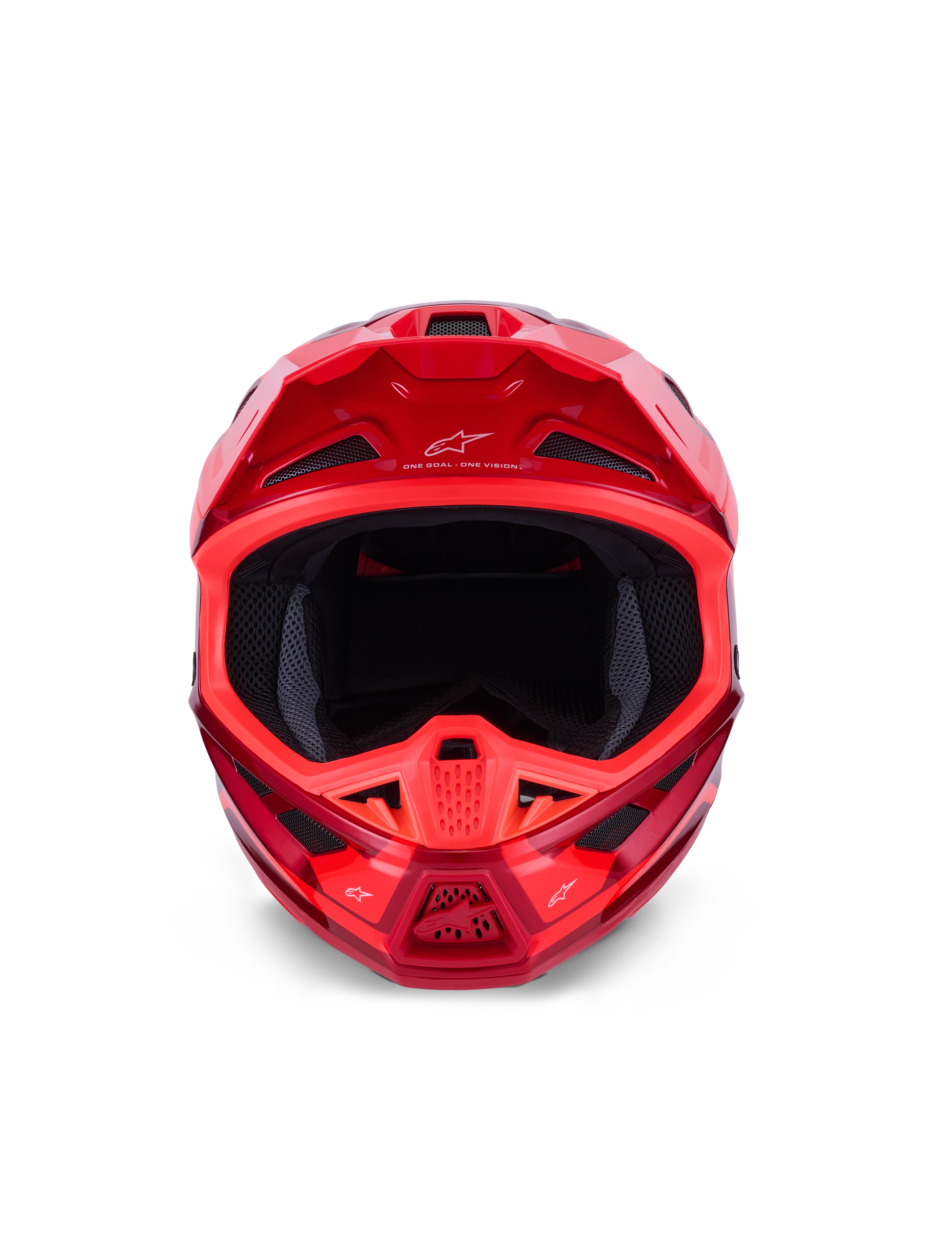 Kask Alpinestars S-M7 Core, kask motocrossowy, czerwony z połyskiem, widok z przodu ukazujący liczne otwory wlotowe i aerodynamiczny design, logo Astars na daszku i osłonie szczęki, profesjonalny sprzęt do wyścigów off-road
