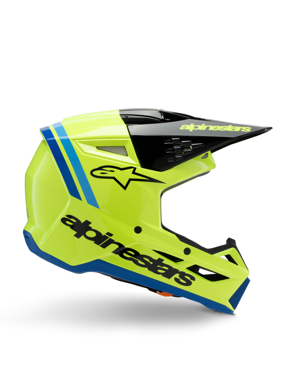 Alpinestars S-M3 Youth Radium Helmet, młodzieżowy kask motocrossowy, jaskrawy fluorescencyjny żółty z czarnymi i niebieskimi akcentami, widok z boku prezentujący aerodynamiczny design, czarny daszek z żółtym logo, wyraźne czarne logo marki z boku, certyfikowana ochrona ECE 22.06 do jazdy terenowej