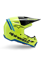 Alpinestars S-M3 Youth Radium Helmet, młodzieżowy kask motocrossowy, jaskrawy fluorescencyjny żółty z czarnymi i niebieskimi akcentami, widok z boku prezentujący aerodynamiczny design, czarny daszek z żółtym logo, wyraźne czarne logo marki z boku, certyfikowana ochrona ECE 22.06 do jazdy terenowej