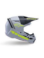 Alpinestars S-M3 Youth Radium Helmet ECE 22.06, młodzieżowy kask motocrossowy, matowy szary i czarny z neonowo-żółtymi logotypami, widok z boku ukazujący logo i napis Alpinestars, aerodynamiczna konstrukcja ze zintegrowaną wentylacją i czarnym daszkiem.