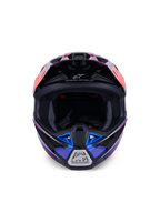 Kask Alpinestars S-M7 Fuse, kask motocrossowy, niebieski, fioletowy i różowy z połyskiem, widok z przodu pokazujący otwór na gogle i wentylowaną szczękę, czarne akcenty i branding Alpinestars, aerodynamiczny design wyścigowy off-road