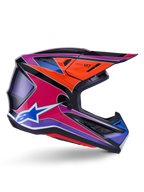Kask Alpinestars S-M7 Fuse, kask motocrossowy, niebieski, fioletowy i różowy błyszczący, widok z profilu z żywą grafiką wyścigową, aerodynamiczna konstrukcja skorupy z otworami wentylacyjnymi i logo gwiazdy Alpinestars