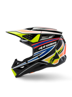 Alpinestars S-M3 Youth Wurx Helmet, kask motocrossowy, czarny z jaskrawymi żółtymi, niebieskimi i czerwonymi grafikami, widok z profilu z wyraźnym brandingiem Alpinestars, aerodynamiczna skorupa z licznymi otworami wentylacyjnymi i żółtym daszkiem