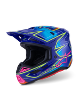 Kask Alpinestars S-M7 Cast ECE 22.06, kask motocrossowy, niebieski, różowy i żółty fluo z połyskiem, widok z boku pod kątem, aerodynamiczna skorupa z licznymi otworami wentylacyjnymi, dynamiczna grafika z różowymi akcentami i neonowo żółtymi konturami