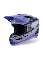 Kask Alpinestars S-M3 Jettson ECE 22.06, kask motocrossowy, szaro-fioletowy i czarny błyszczący, widok z przodu pod kątem trzech czwartych z fioletowym daszkiem, czarnymi akcentami marki i licznymi otworami wentylacyjnymi zapewniającymi wydajność w terenie