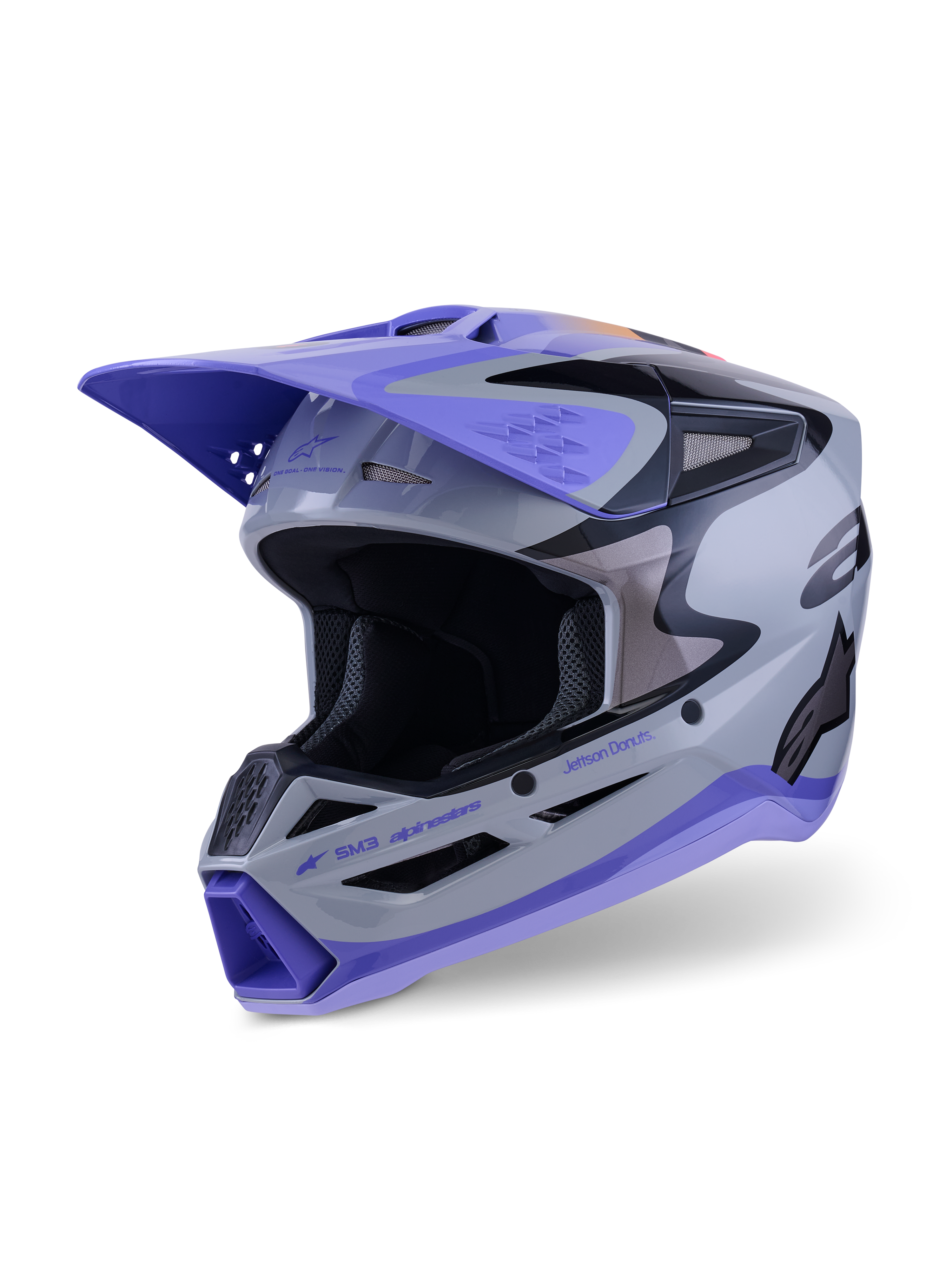 Kask Alpinestars S-M3 Jettson ECE 22.06, kask motocrossowy, szaro-fioletowy i czarny błyszczący, widok z przodu pod kątem trzech czwartych z fioletowym daszkiem, czarnymi akcentami marki i licznymi otworami wentylacyjnymi zapewniającymi wydajność w terenie