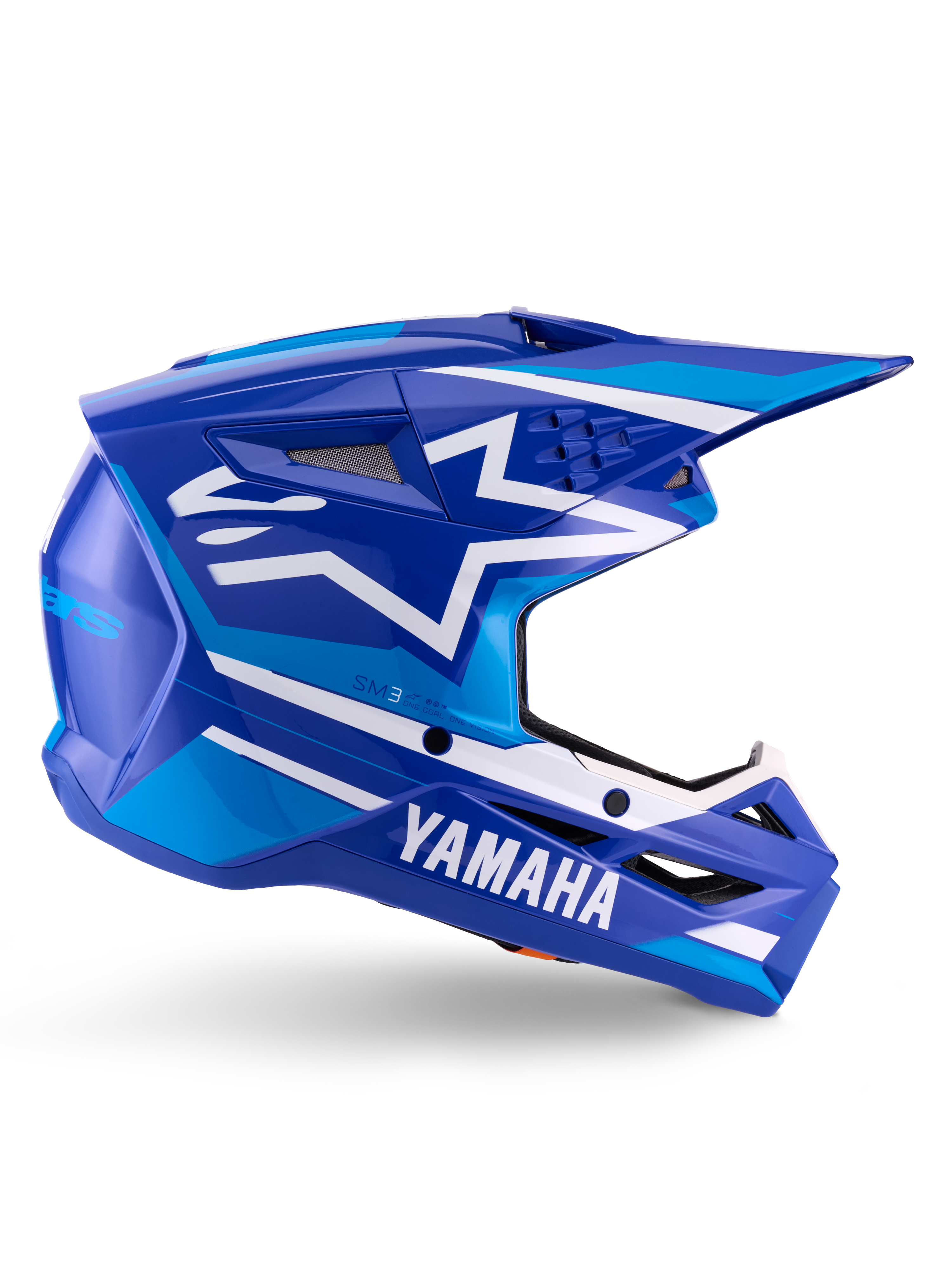 Alpinestars Yamaha S-M3 Helmet ECE 22.06, kask motocrossowy, niebieski i biały z połyskiem, wyraziste logo Yamaha i geometryczne wzory, aerodynamiczny design z czarnymi siatkowymi otworami wentylacyjnymi i spiczastym daszkiem, profesjonalny sprzęt off-road