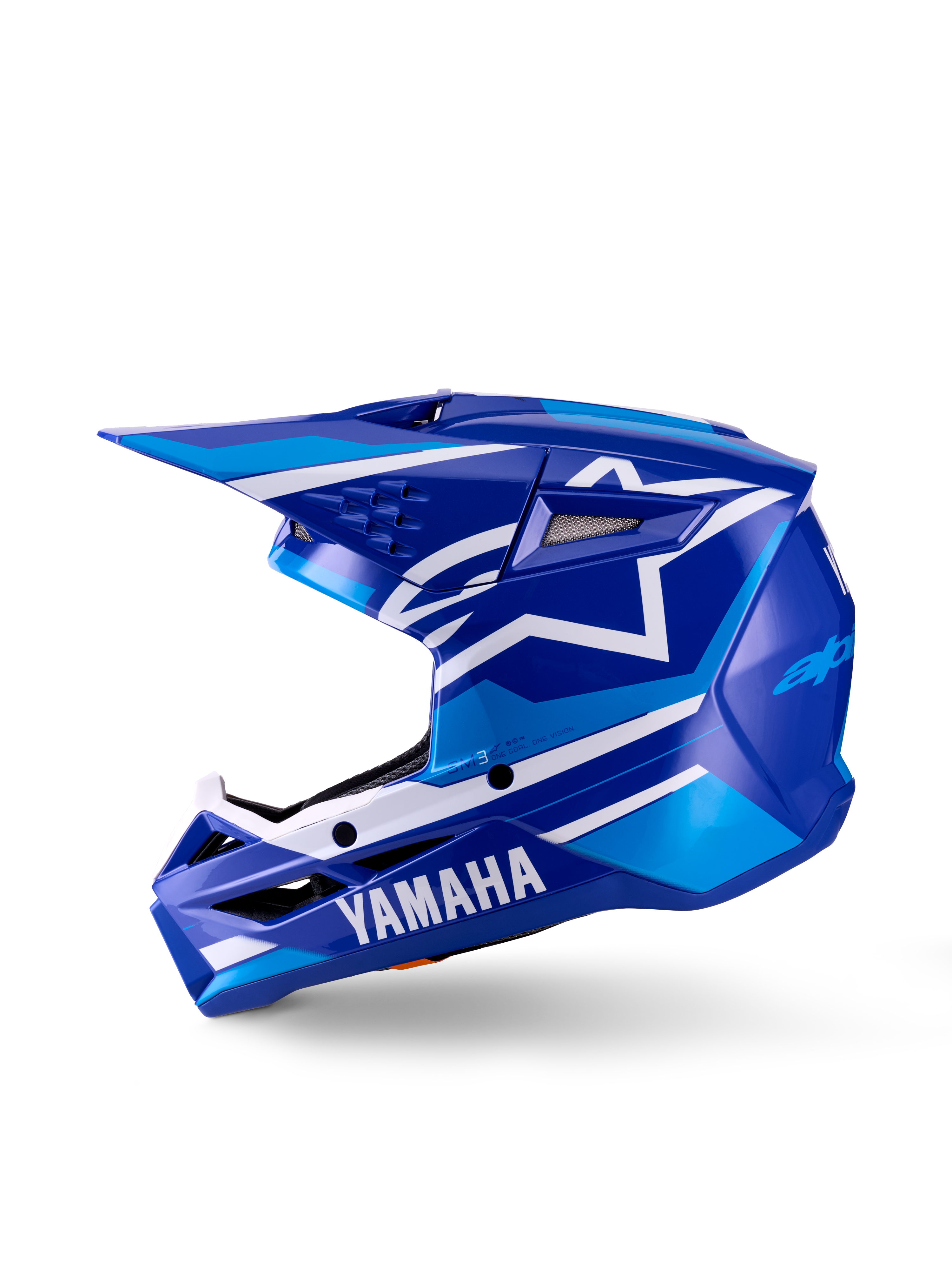 Młodzieżowy kask motocrossowy Yamaha S-M3, kask motocrossowy, niebiesko-biały błyszczący, widok z boku, wyraźne logo Yamaha na osłonie podbródka i logo gwiazdy Alpinestars, smukła aerodynamiczna skorupa z licznymi otworami wentylacyjnymi i zintegrowanym daszkiem