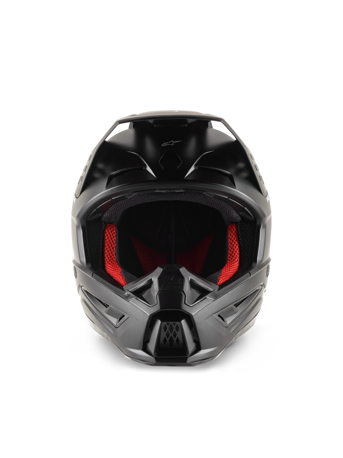 Kask Alpinestars S-M5 Solid, kask motocrossowy, czarny mat, widok z przodu z czerwoną wyściółką wewnętrzną, wyprofilowaną częścią szczękową z otworami wentylacyjnymi i daszkiem ochronnym do wyścigów off-road