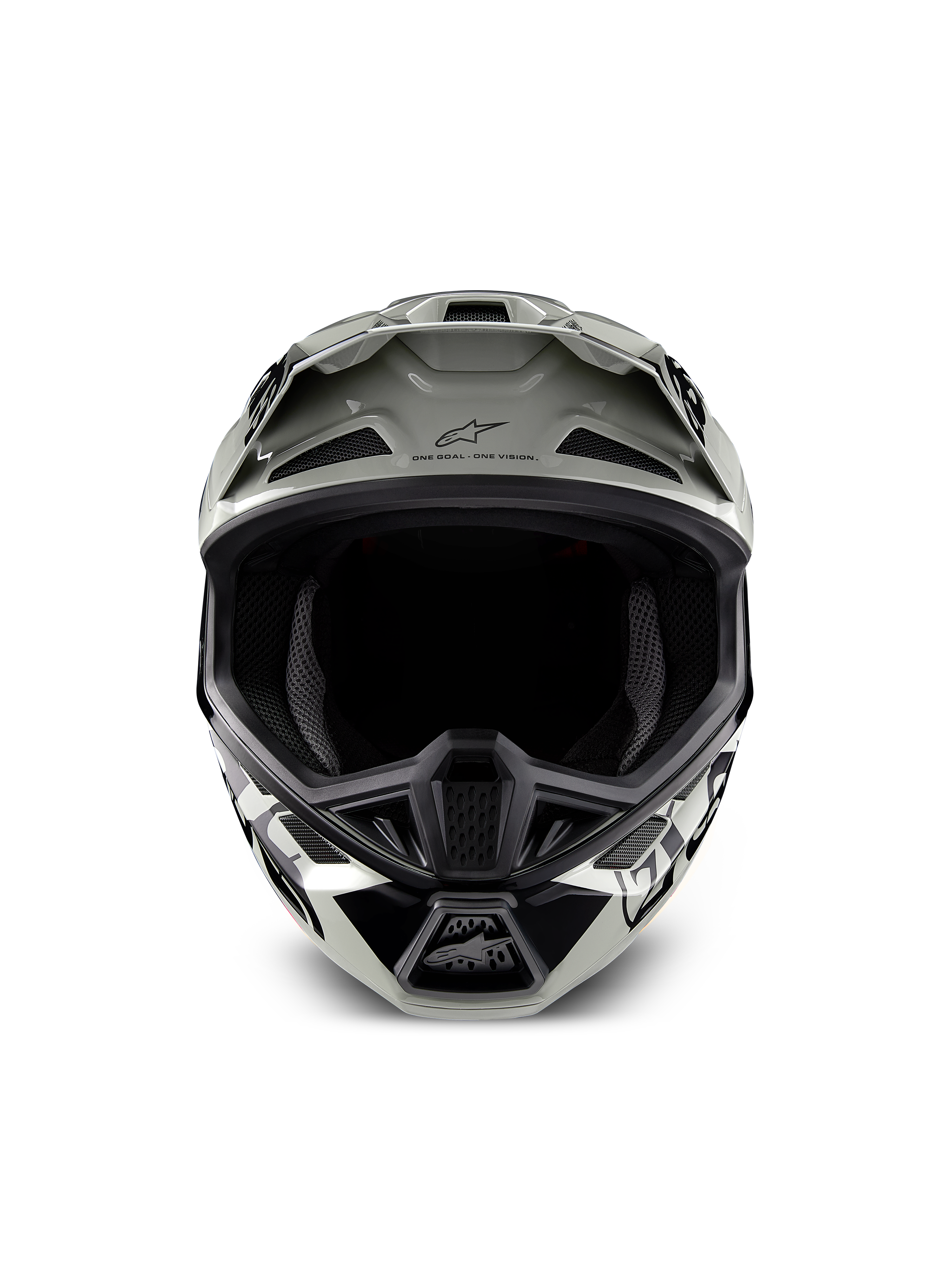 Kask Alpinestars Limited Edition S-M7 Wolf Dust, kask motocrossowy, kolor Dune Black Glossy z biało-czarną grafiką, widok z przodu ukazujący szeroki otwór na gogle i liczne wloty wentylacyjne, aerodynamiczny daszek z logo Alpinestars i napisem „One Goal One Vision”, specjalistyczna ochrona głowy do wyścigów off-road
