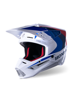 Kask Alpinestars Honda S-M5 ECE, kask motocrossowy, biały, niebieski i czerwony z połyskiem, z wyraźnym logo Honda z boku, czerwona wyściółka z siateczki, aerodynamiczny daszek ze zintegrowanymi wlotami powietrza, nowoczesna grafika do jazdy off-road