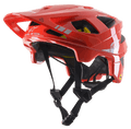 Kask MTB Alpinestars Vector Tech A2, jaskrawoczerwony z jasnoszarymi błyszczącymi akcentami, białe logo i grafiki Alpinestars, regulowany daszek, liczne otwory wentylacyjne, czarne paski podbródkowe, lekka konstrukcja do jazdy górskiej