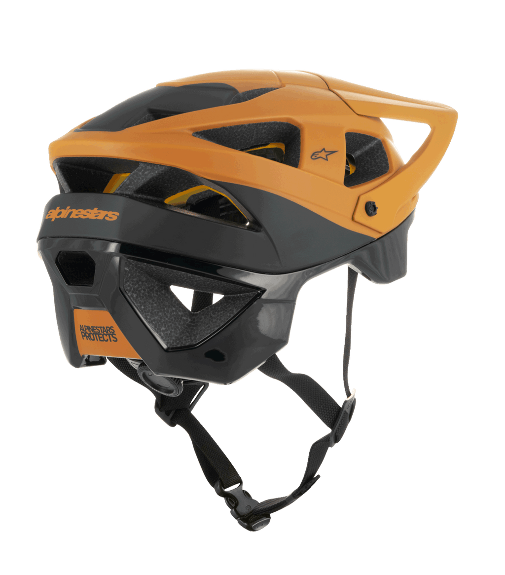 Kask Alpinestars Vector Tech Zeal, kask MTB, czarny i ciemnozłoty, widok z boku i z tyłu ukazujący liczne otwory wentylacyjne, regulowany daszek i solidny czarny pasek podbródkowy, ochronny sprzęt do kolarstwa górskiego z brandingiem Alpinestars