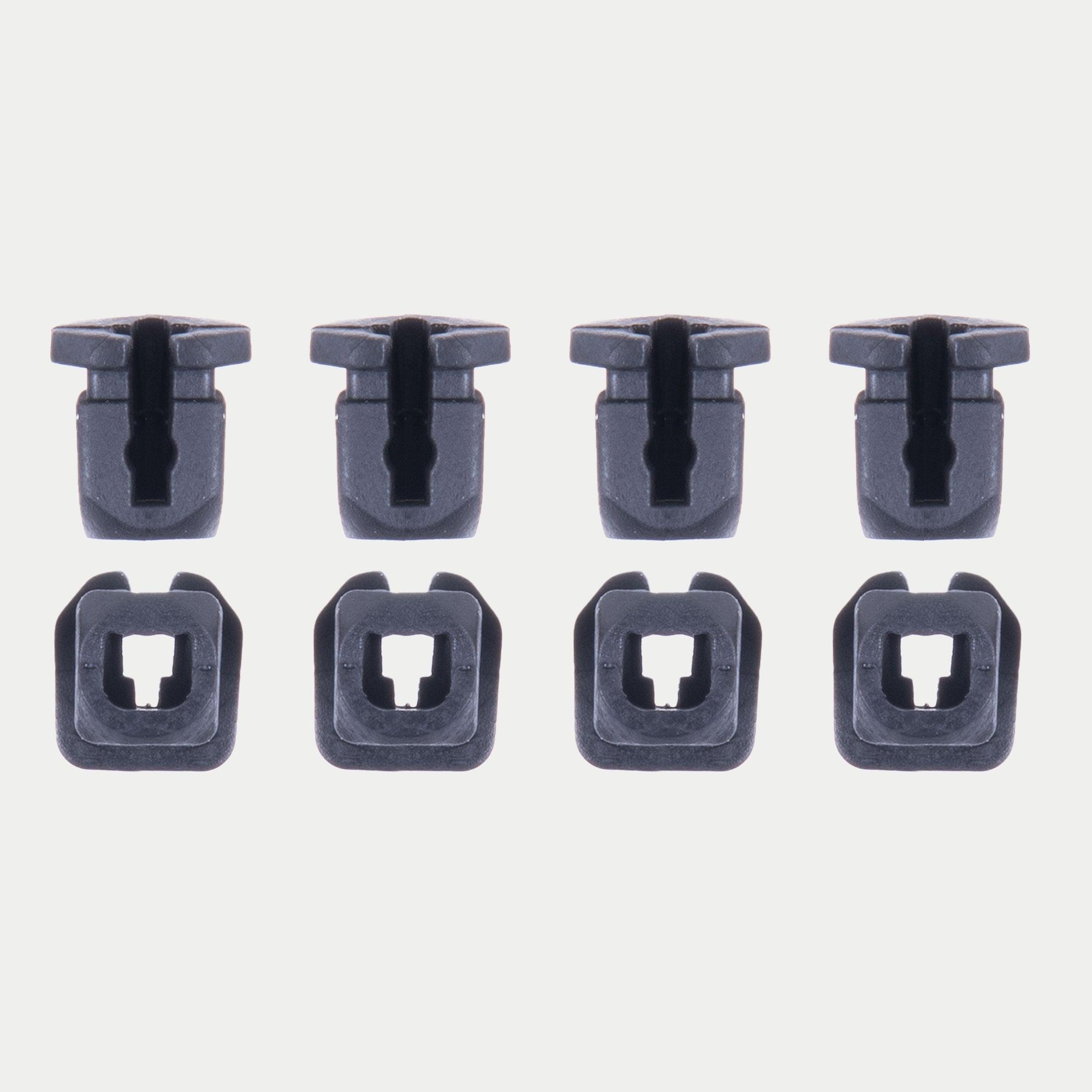 Alpinestars Supertech R10 Connector Set For Spoiler, akcesorium do kasku, czarny, zestaw ośmiu zamiennych plastikowych złączy, widok w dwóch rzędach przedstawiający profil boczny i widok z góry, oficjalna część zamienna do kasków S-R10