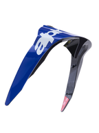 Alpinestars Supertech R10 Arius Standard Spoiler, akcesorium do kasku, błyszczący niebieski i czarny z białym brandingiem, aerodynamiczna konstrukcja z formowanego tworzywa sztucznego, część zamienna do motocyklowych kasków wyścigowych