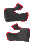 Alpinestars Supertech M10 22.06 Regular Cheek Pad Set, czarne z czerwonymi krawędziami, teksturowana powierzchnia z siatki o heksagonalnym wzorze, wymienna wyściółka wewnętrzna do kasków motocrossowych, ergonomiczny, zakrzywiony kształt