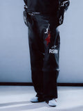 Alpinestars RSRV Neo Bat, skórzane spodnie motocyklowe, czarne z białym logo, premium konstrukcja ze skóry, z czerwonym breloczkiem w kształcie gwiazdy, styl streetwear